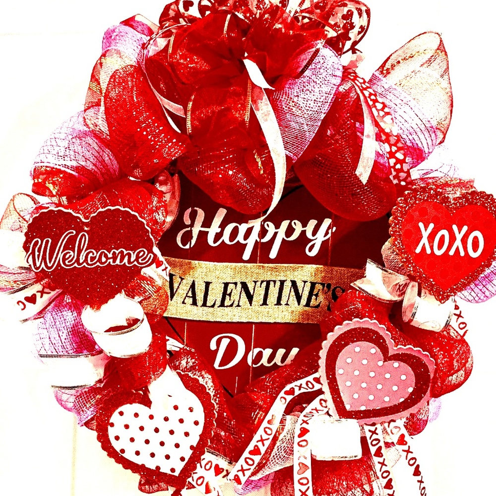 Valentine's Day Wreath, Mesh Wreath, Holiday